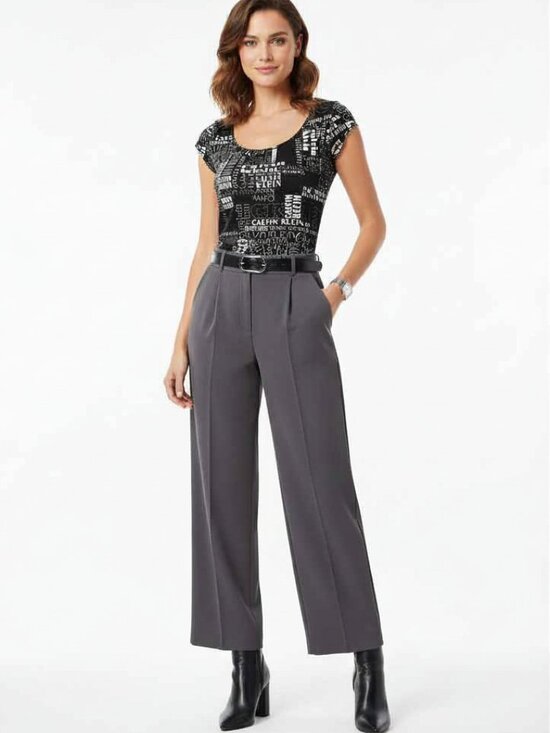 Classic Meets Cool: Calvin Klein Black & White Graphic Cotton T-Shirt Sz Small - Picture 1 of 5